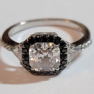 Bella Luce 2.91 CTW black and white diamond simulants ring sz 10